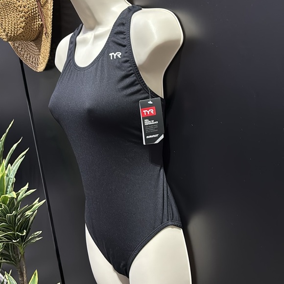 TYR Durafast max fit,medium neck line, keyhole back,UPF 50 performance swimsuit - Picture 3 of 9